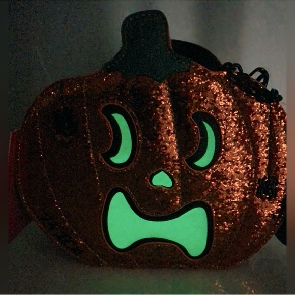 Betsey Johnson Halloween Pumpkin Sparkle Glow-In-The-Dark 2 face crossbody purse - Picture 7 of 15